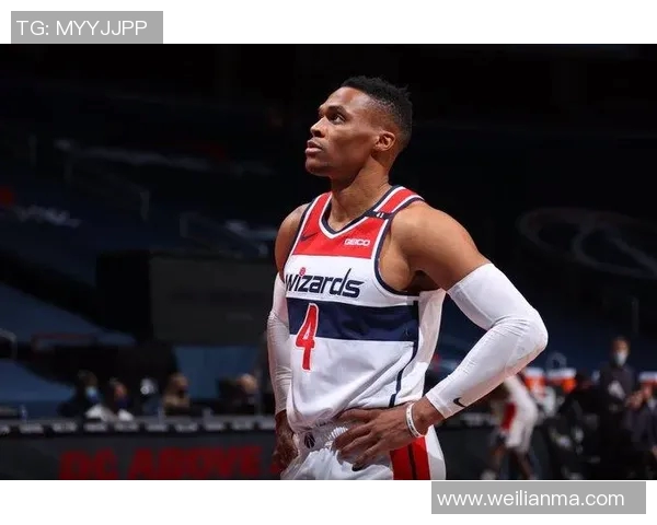 拉塞尔威斯布鲁克的传奇生涯与篮球场上的不屈精神探讨